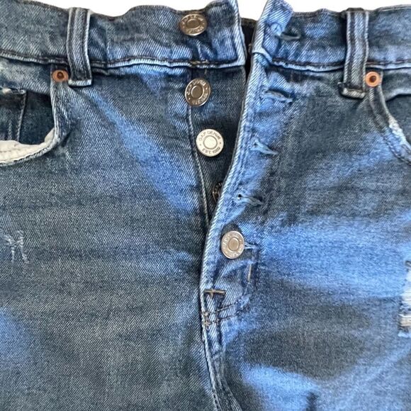 GAP High Waisted Button Fly Destroyed Denim Shorts - size 6 - Picture 4 of 4